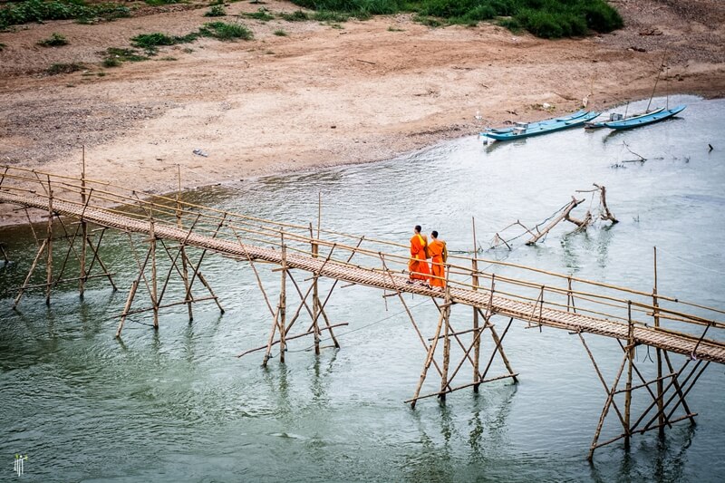 Laos-Monks-on-the-river