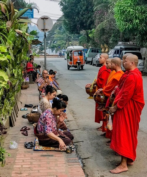 street-in-Laos
