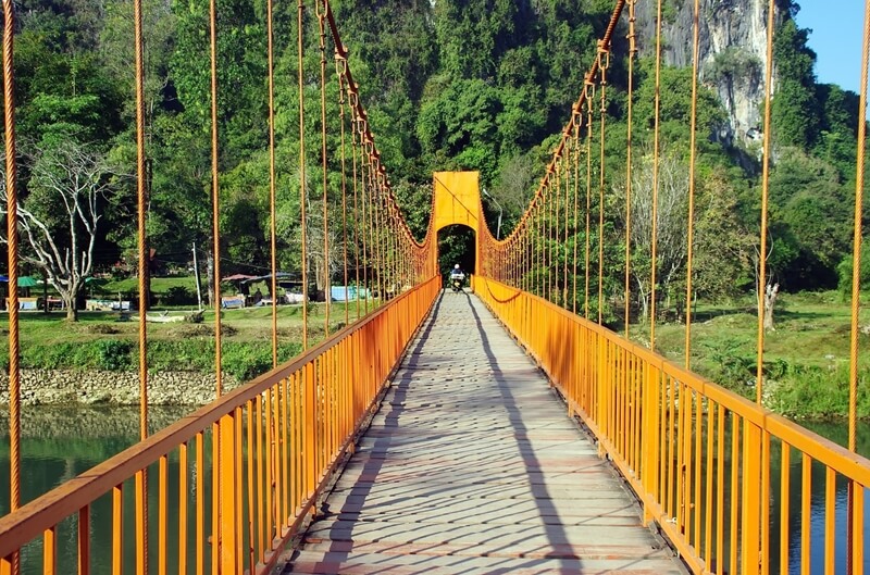vang-vieng-Suspension-Bridge