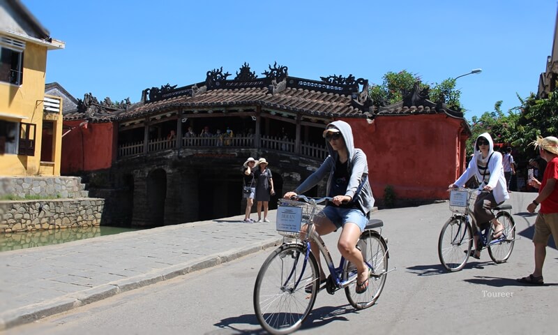 Japanese-Bridge-in-Hoi-An